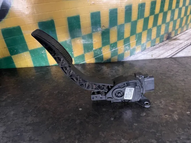 Pedal acelerador New Fiesta 8v21-9f836-ab 