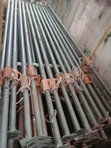 Escoras metálicas estronca regulável altura de galpão 