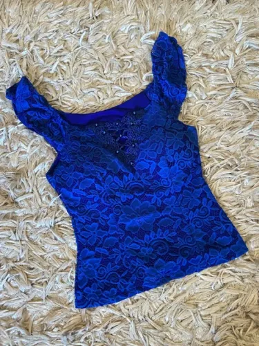 Blusa de renda azul feminina