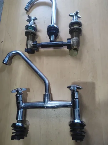Vendo 2 pares de torneira misturador Ótimo estado