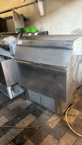 Máquina de gelo everest compro vendo troco
