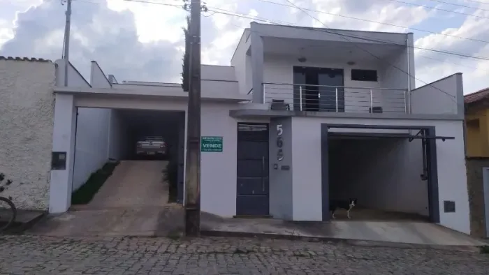 Excelente casa de alto padrão em Carmópolis de Minas/MG