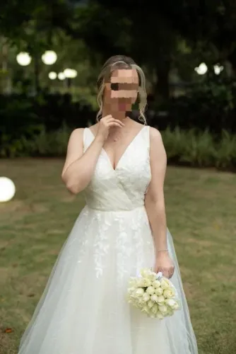 Vestido de noiva com véu