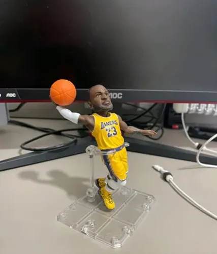 Miniatura lebron James Lakers 14cm action figures
