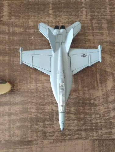 Miniatura Avião de Ferro Boeing F/A-18E/F Super Hornet Maisto
