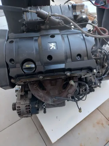 Motor Pegeot 307 1.6 Presenc Ano 2005 Gasolina, completo com baixa do Detran Aceito troca.