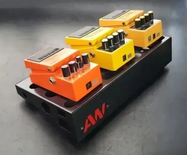 Pedalboard 30cm por 16cm com parte elétrica
