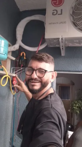 ar condicionados split e de janela instalamos todos - aceito cartões