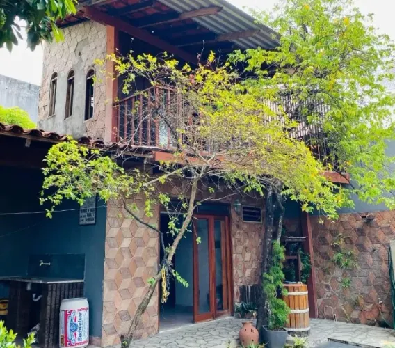 Casa com três quartos sendo um suíte  cond Via Veneto  - 234m²