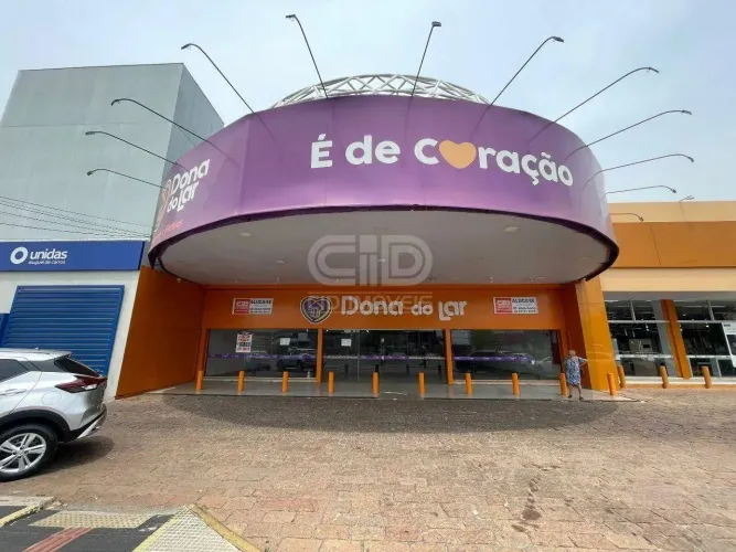Espaço comercial com mais de 1.200 m² na Avenida Fernando Correa da Costa