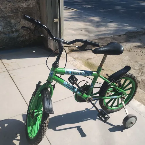 Bicicleta Infantil Verde com Rodinhas