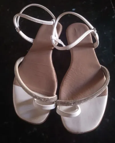 Sandália rasteirinha Off White Amora Feminino