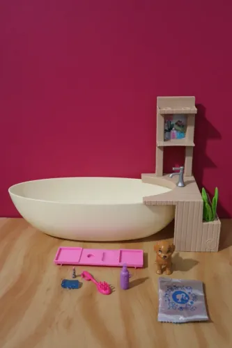 Banheira e acessorios da Barbie