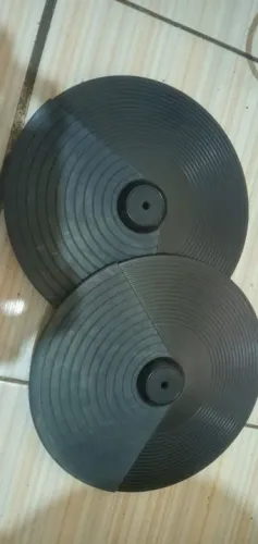 Dois Pratos bateria eletrônica alesis DM 7 , DM 8 e outros