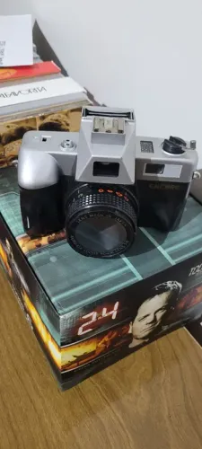 Duas cameras antigas