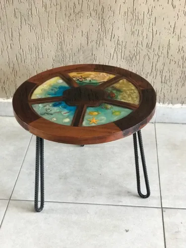 Mesa de Centro com Tampo de Resina Epóxi