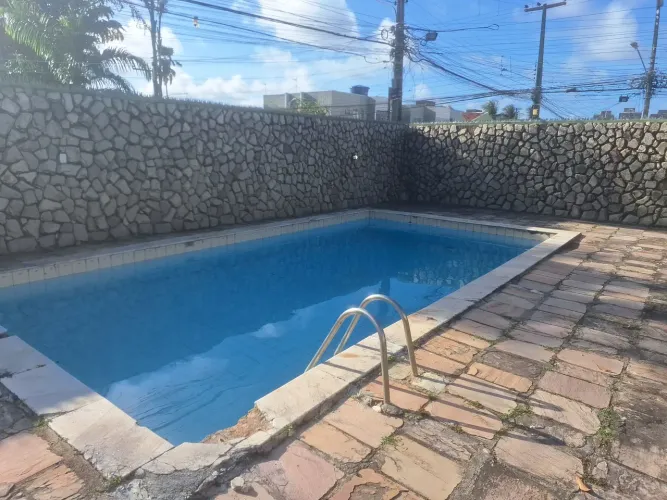 Casa 134m² com piscina e excelente localização
