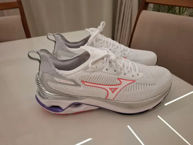 Lindo tênis Mizuno 
