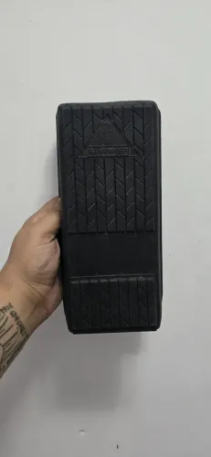 Pedal de volume Behringer