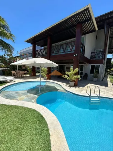 Casa com 4 quartos, 485m², varanda, piscina e 4 vagas de garagem em condomínio fechado em 