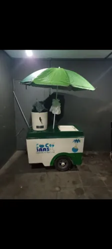 Vendi carrinho de água de coco 