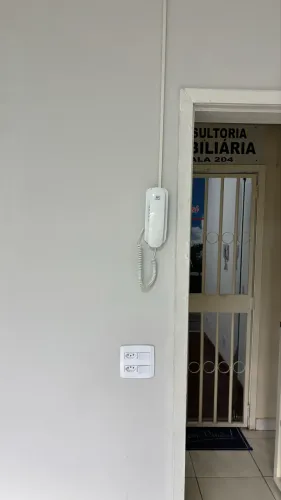 Sala comercial 30 m2 reformada com banheiro e copa 