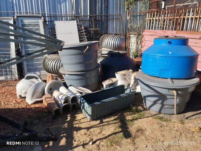 Caixas d'água e outros materiais hidráulicos