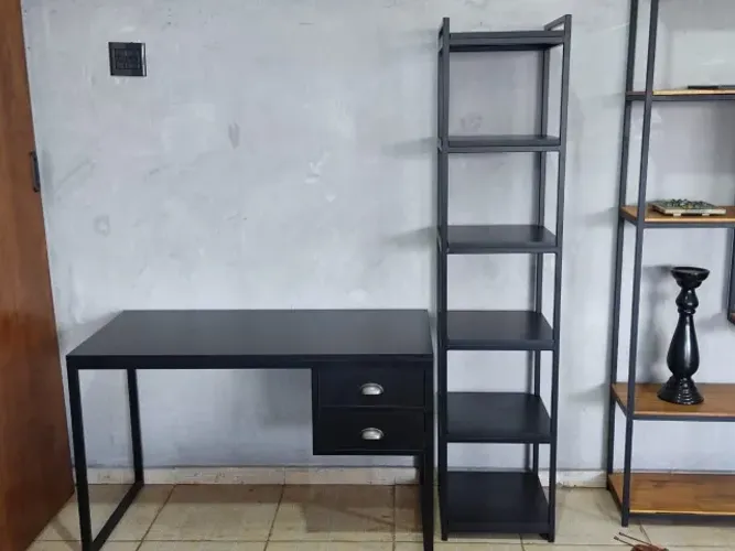 Escrivaninha e Estante Industrial