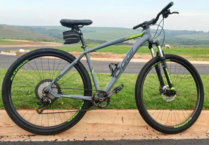 Bike aro 29 Oggi Hacker Quadro 19 Modificada 1x12 velocidades Freio Hidráulico 