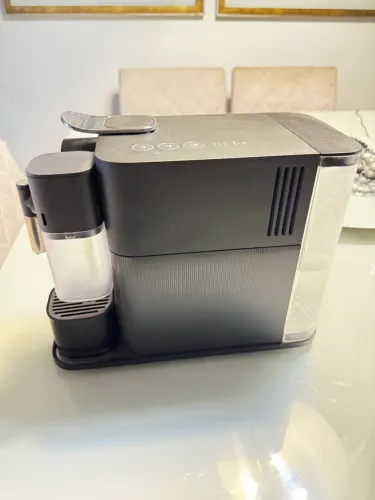 Cafeteira nespresso latissima