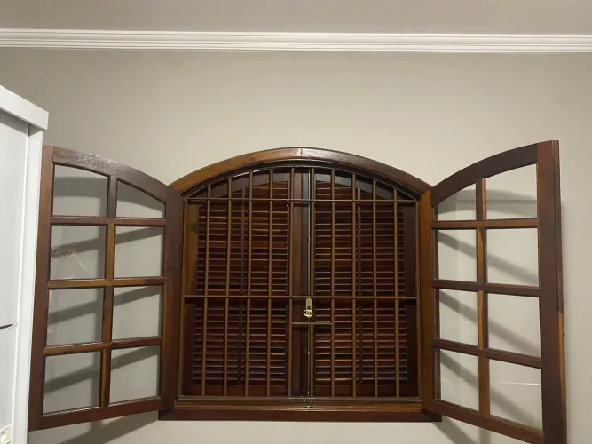 Veneziana de madeira 