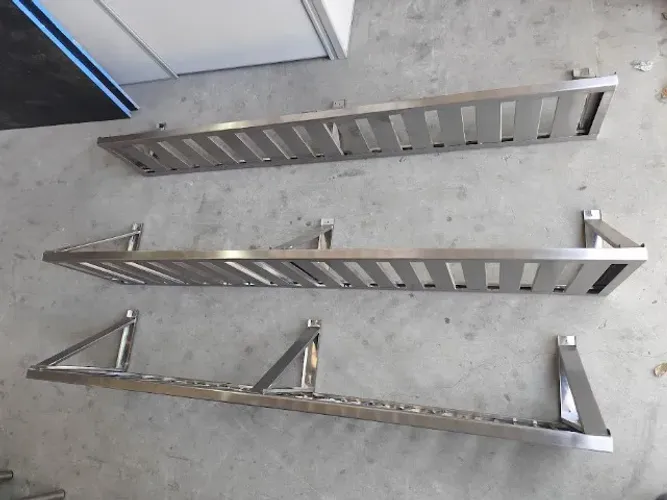 Prateleira Suspensa em Aço Inox - Suporte Resistente