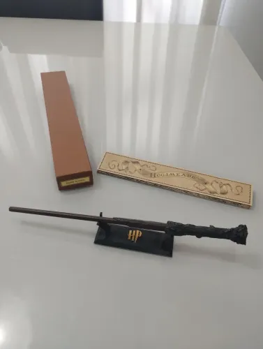 Varinha Harry Potter + Suporte Comprada na loja da Univerversal 