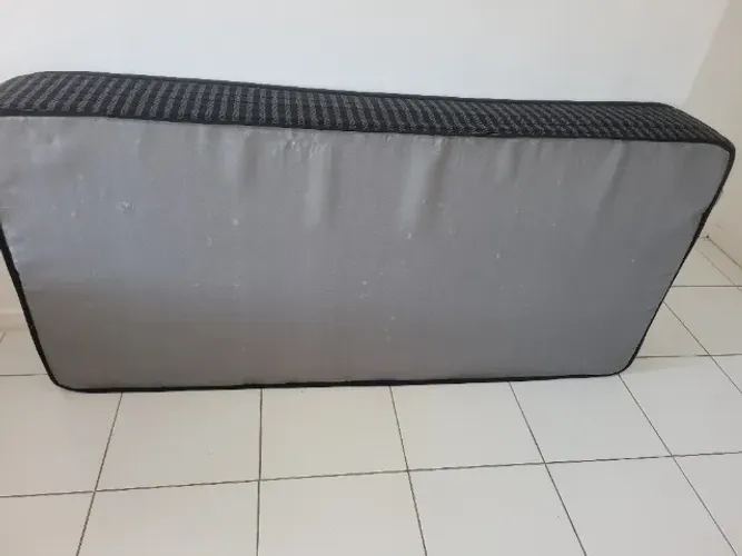 Vendo cama box solteiro com colchão praticamente novo