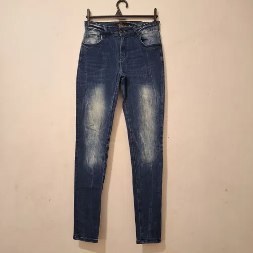 Calça jeans da South 38 cintura alta. Impecável!