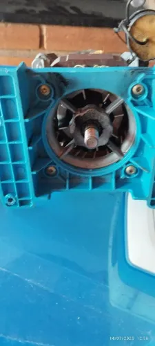 Vende-se motor de tá tanquinho completo com polia e correia