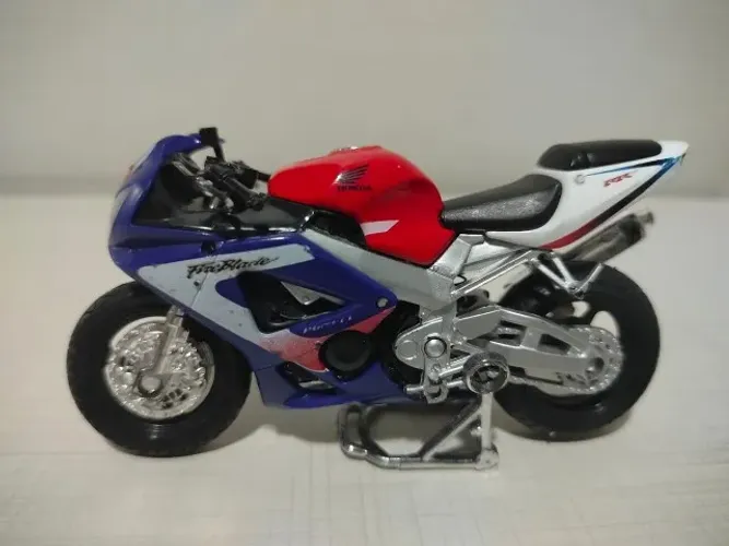Miniatura Honda Cbr900rr Fireblade California Cycle 1/18