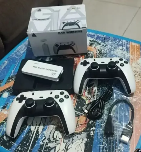 Vídeo Game retrô estilo PS5 com 2 Controles Sem Fio