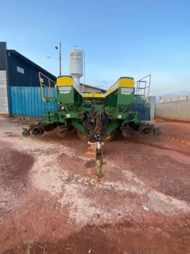 Plantadera tatu UZAP30 linha ano 2011 distribuição de sementes titânio sem uso 350 mil