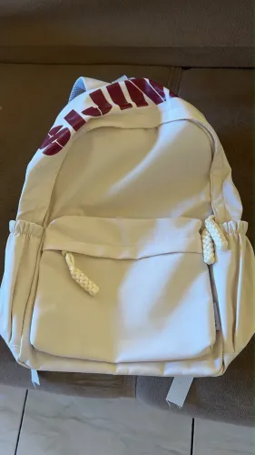 Mochila nova espaçosa