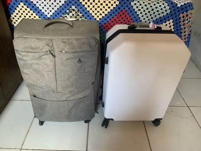 duas malas de viagem semi novas está em perfeito estado, foram usadas uma vez,