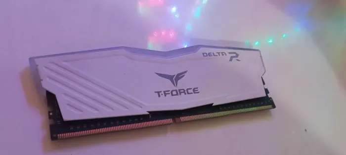 Memória DDR4 4GB t-force Delta