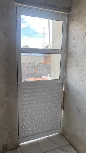 PORTA DE ALUMÍNIO BRANCA USADA