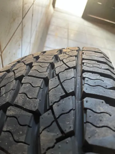 Pneus roadian nexen 275/70R18