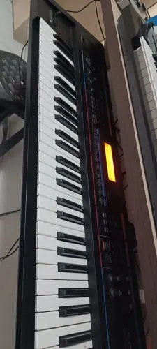 Teclado sintetizador Roland juno di