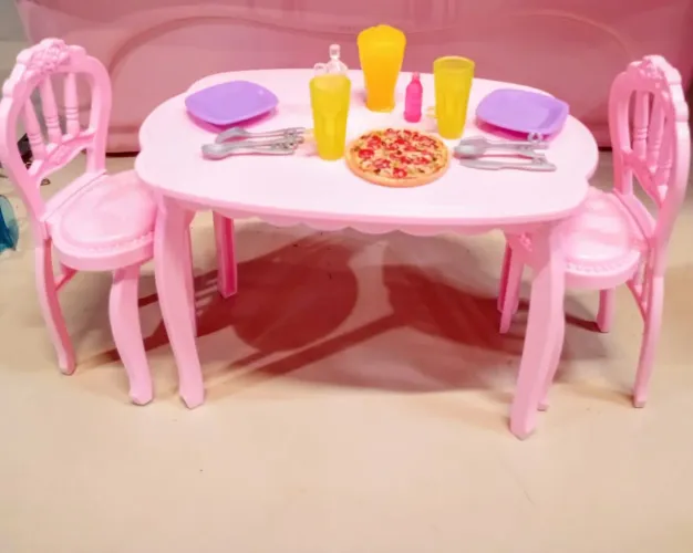 Mesa da Barbie, perfeita para sua coleção e completar a casa da sua Barbie