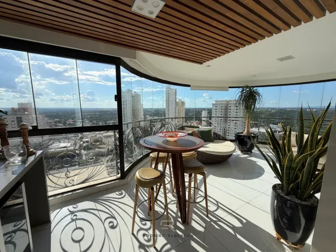 Uma Mansão Vertical, com mais de 330m², e uma vista unica do Parque Mãe Bonifácia