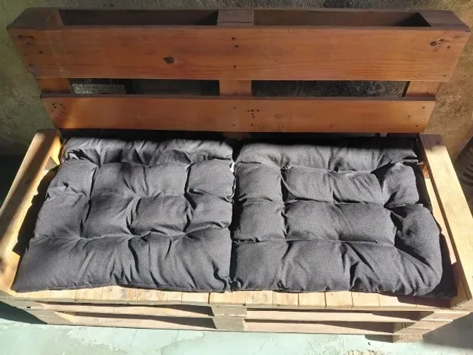 Sofá Pallet Com apoio de braço