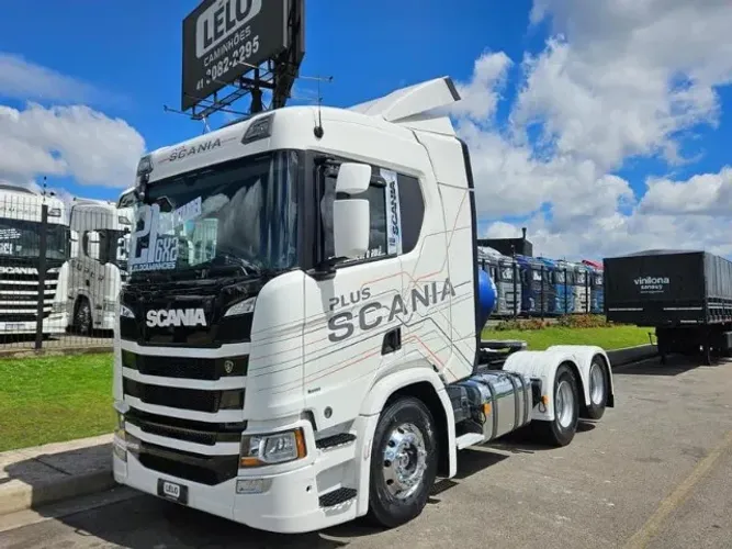 Scania R450 6x2 Ano 2021 Euro 5 RETARDER Farol de Teto e Grade Interna bonita bom de pneus