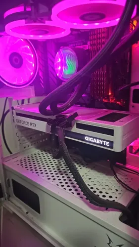 Placa de Vídeo Gigabyte NVIDIA GeForce RTX 3060 Ti Vision OC, 8GB GDDR6, RGB